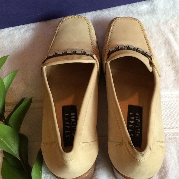Stuart Weitzman 9M beige/cream moccasins - Picture 3 of 8